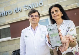 Juan Benegas y Juana María Rodríguez son director y subdirectora del centro de salud de Talavera la Real.