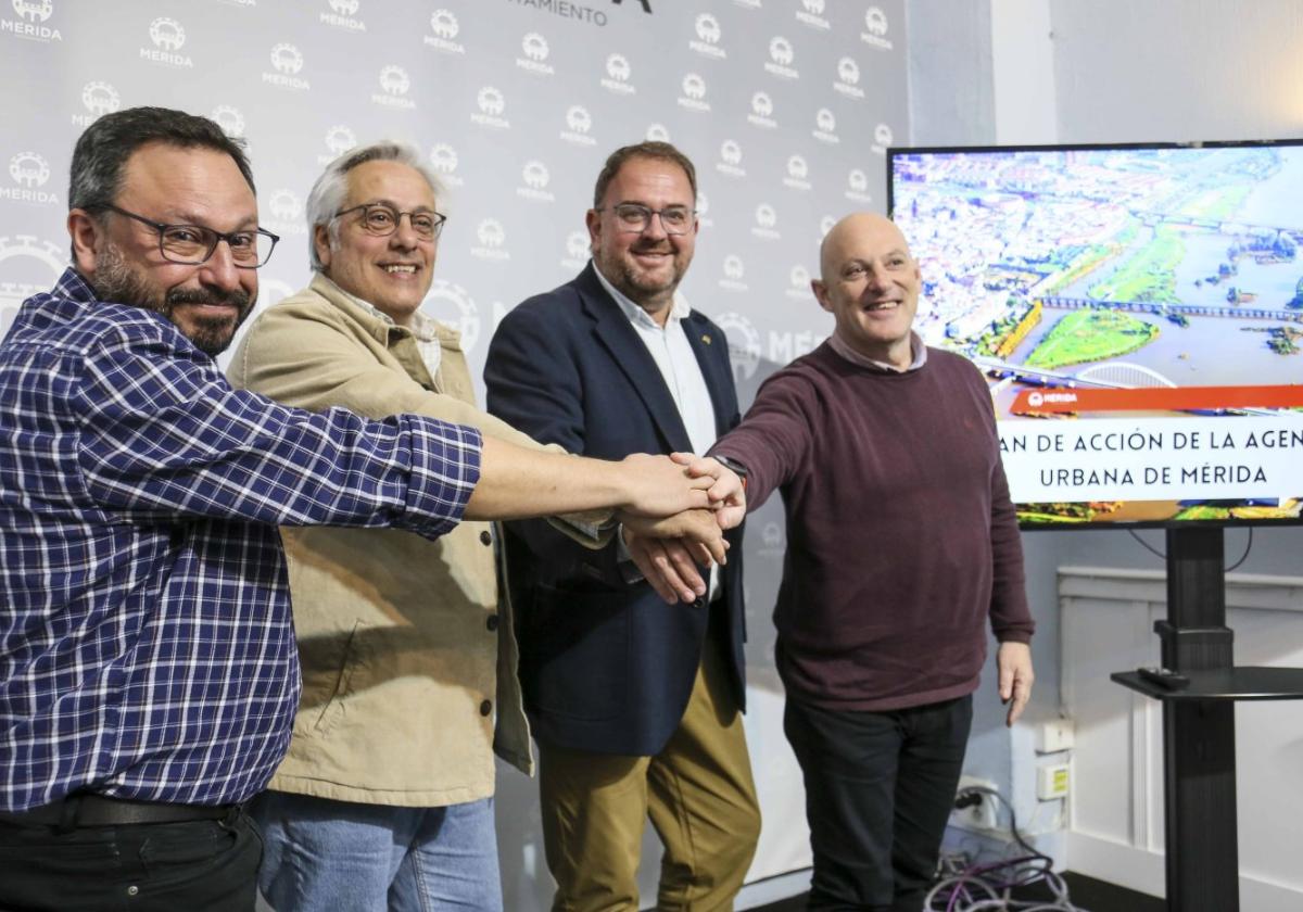 Óscar Fernández, Miguel Valdés, Rodríguez Osuna y Julio César Fuster.