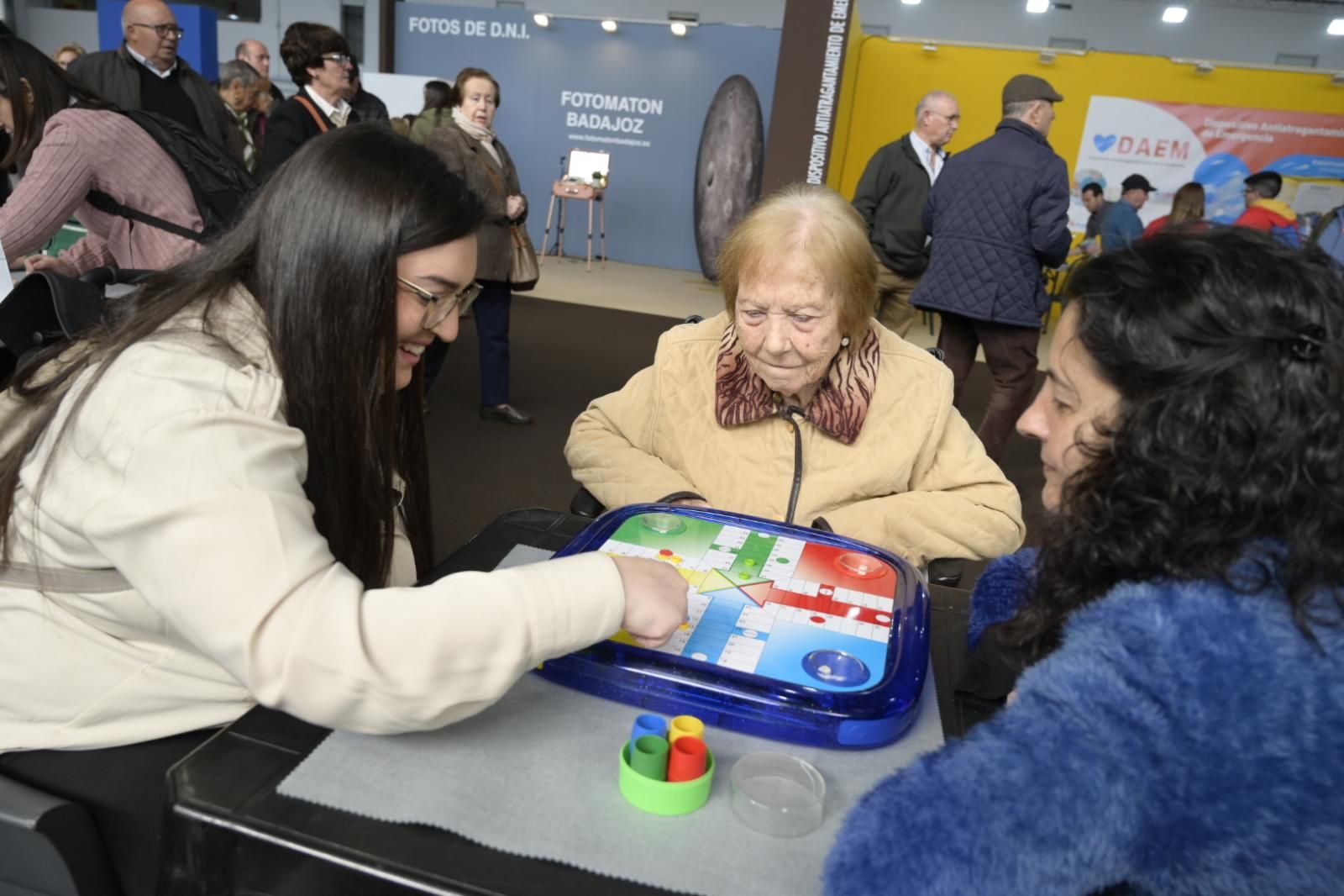 La primera jornada de la Feria de los Mayores de Extremadura 2025, en imágenes