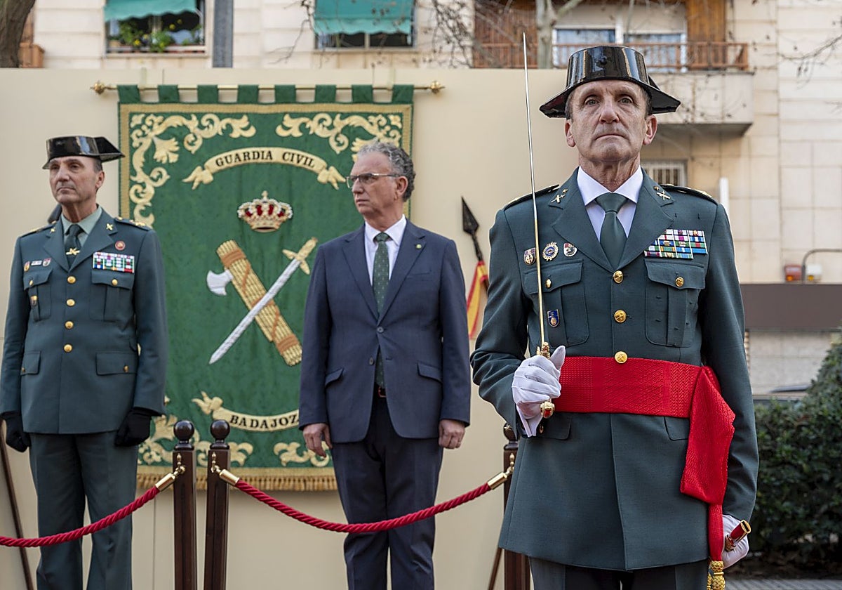 El general ha estado acompañado por el delegado del gobierno y el teniente coronel de Fronteras.
