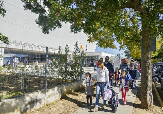 El colegio de Las Vaguadas donde piden contar también con instituto.