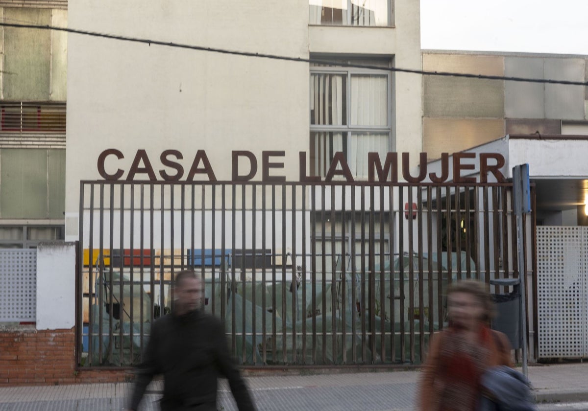 La Casa de la Mujer lleva funcionando en Cáceres 27 años con un servicio de acogida para mujeres víctimas de violencia machista.