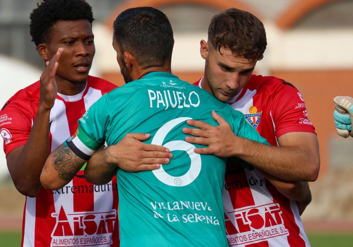 Pajuelo y Tapia se saludan antes del derbi de la primera vuelta (0-0).