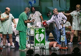 Primer día de actuaciones del Concurso Oficial de Agrupaciones del Carnaval Romano en el Teatro María Luisa.