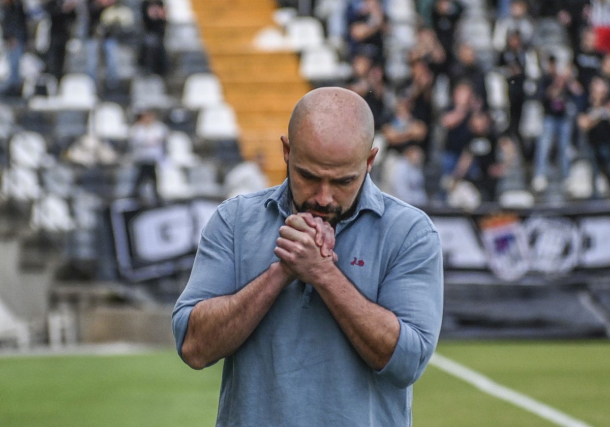 Luis Oliver Sierra durante un partido del Badajoz en el Nuevo Vivero.