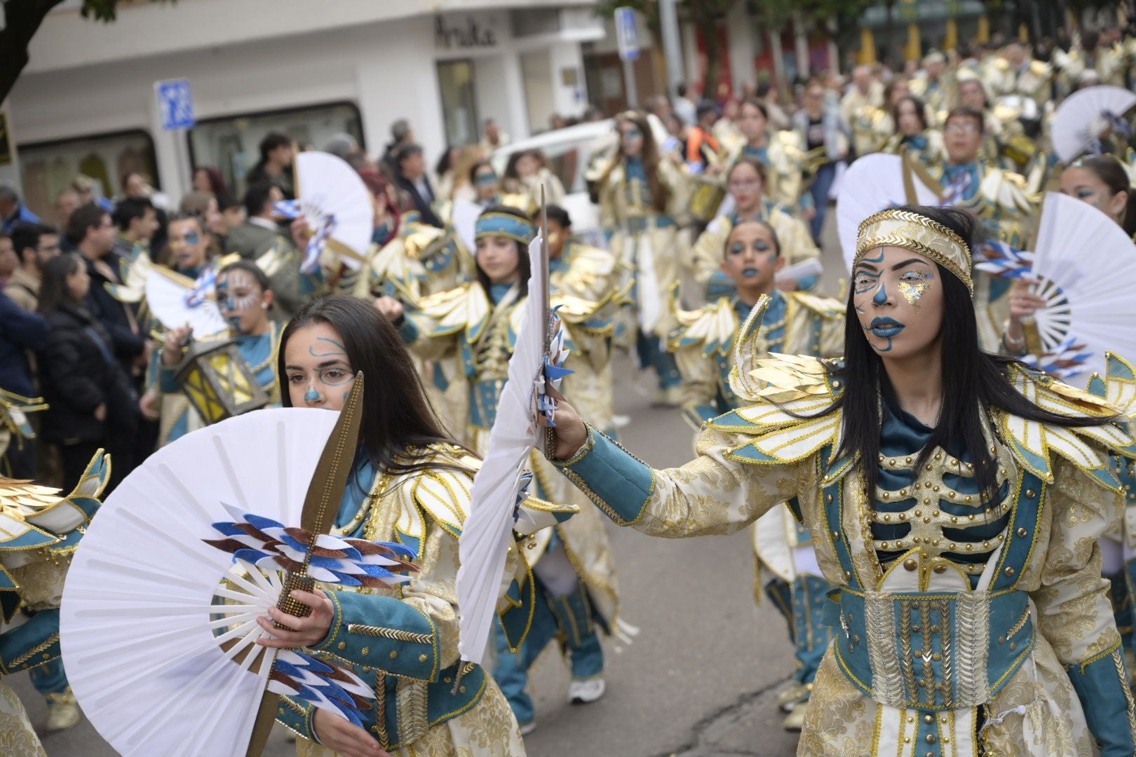 Así ha sido el desfile de comparsas con motivo de Las Candelas de Santa Marina