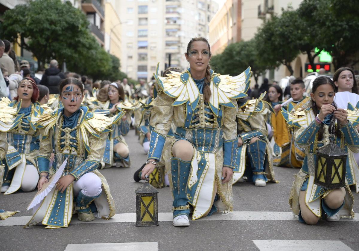 Así ha sido el desfile de comparsas con motivo de Las Candelas de Santa Marina