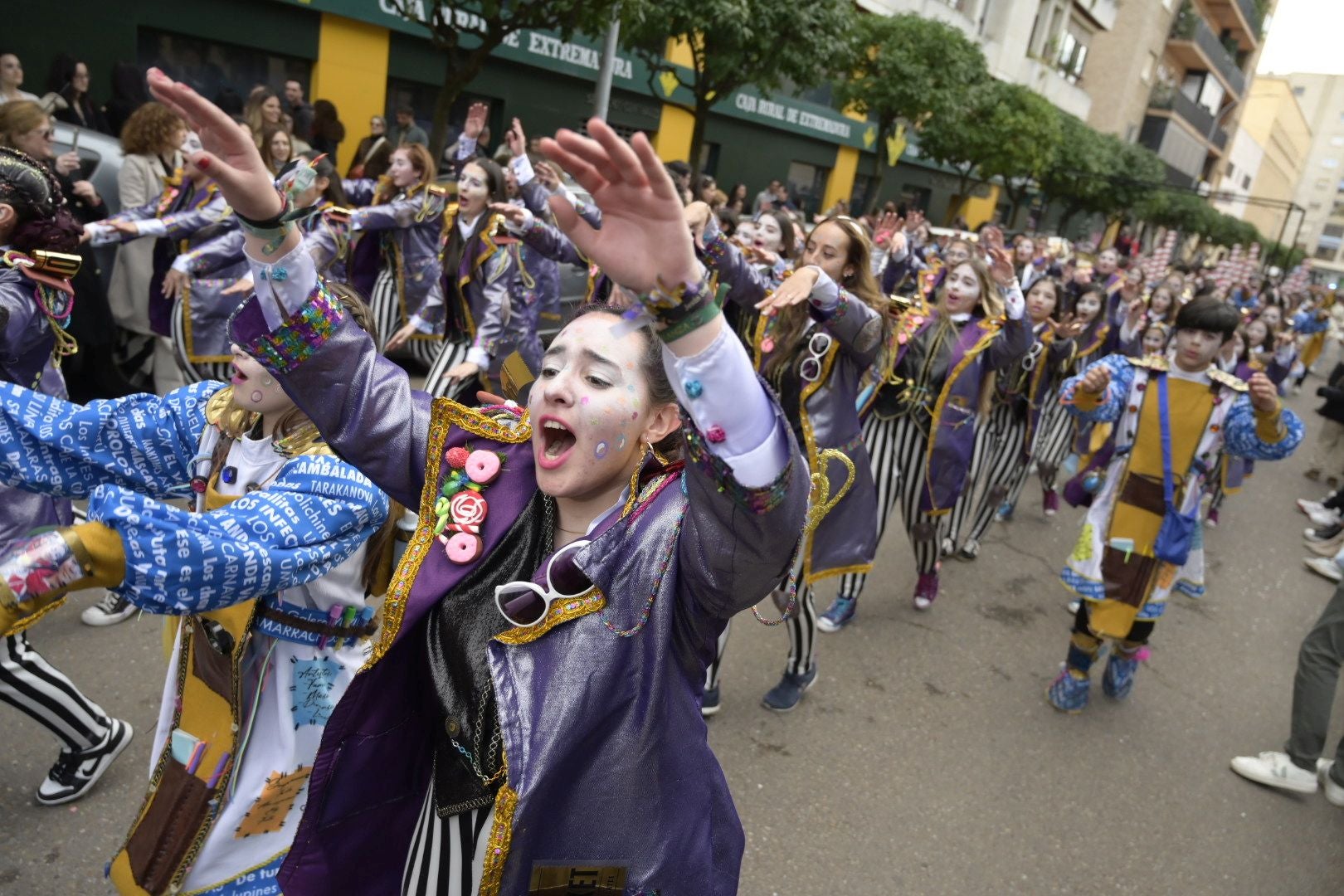 Así ha sido el desfile de comparsas con motivo de Las Candelas de Santa Marina