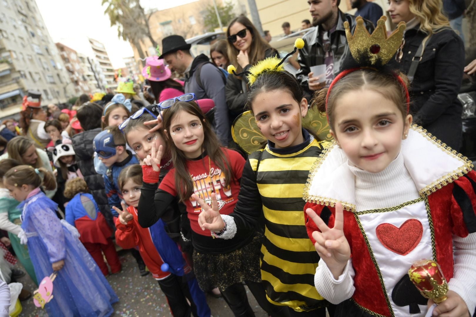 Así ha sido el desfile de comparsas con motivo de Las Candelas de Santa Marina