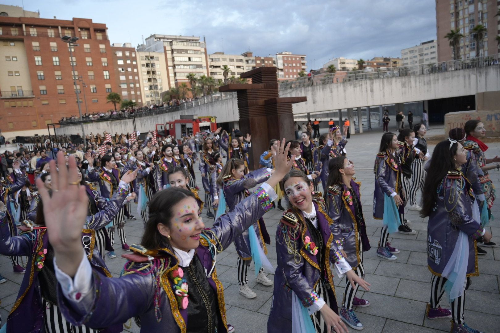 Así ha sido el desfile de comparsas con motivo de Las Candelas de Santa Marina