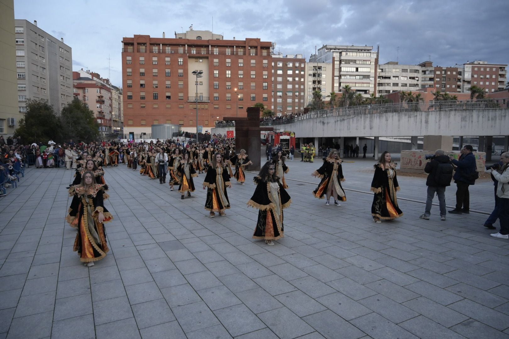 Así ha sido el desfile de comparsas con motivo de Las Candelas de Santa Marina