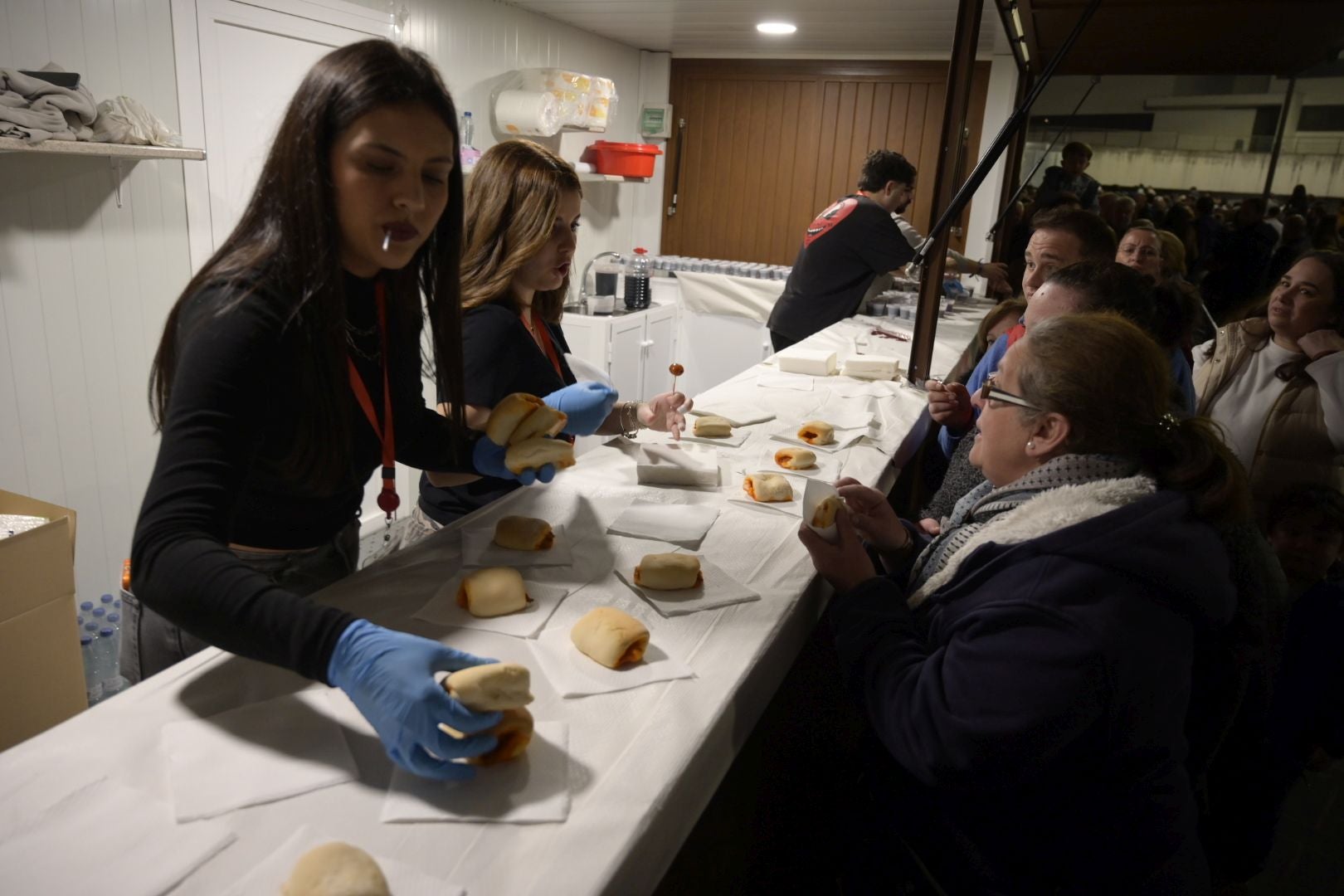 Así ha sido la quema del &#039;marimanta&#039; y la degustación de hornazos y vino