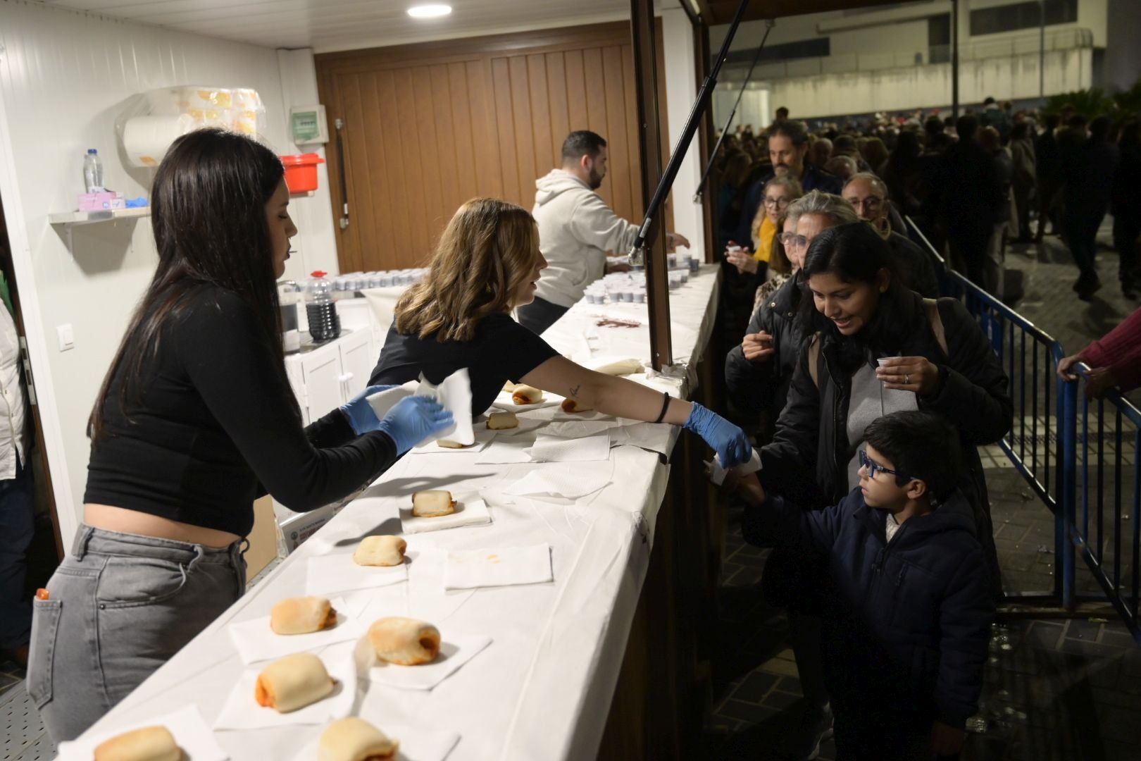 Así ha sido la quema del &#039;marimanta&#039; y la degustación de hornazos y vino