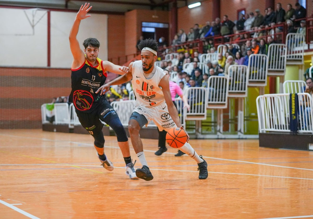 Álex Young en el partido del Vítaly La Mar en Peñarroya.