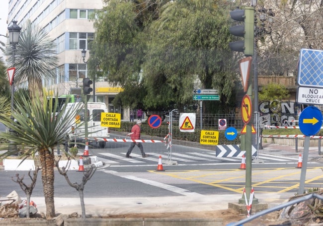 Hay dos carriles de la Fuente Luminosa, en dirección a Correos, que están cortados desde este lunes.