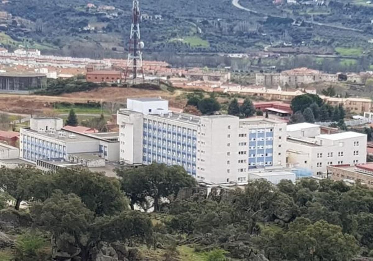 Imagen de archivo del hospital de Plasencia, donde ha sido trasladado el herido.