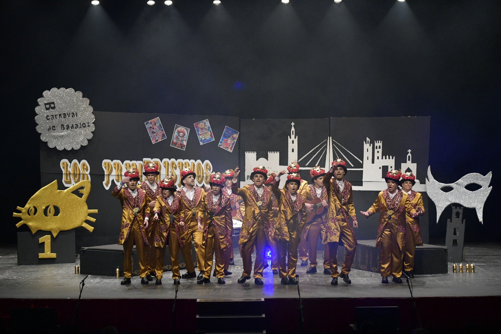 Actuación de la murga Charramangueros el primer día de preliminares del Concurso de Murgas del Carnaval de Badajoz 2025. 