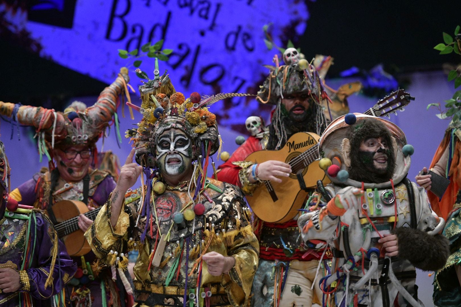 Actuación de la murga Sa Tersiao en el primer día de preliminares del Concurso de Murgas del Carnaval de Badajoz 2025. 