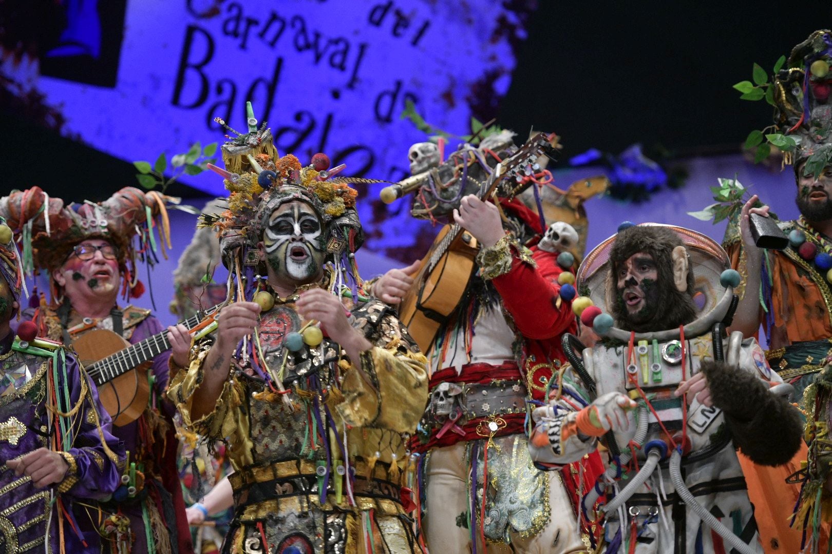 Actuación de la murga Sa Tersiao en el primer día de preliminares del Concurso de Murgas del Carnaval de Badajoz 2025. 