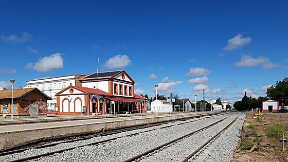 Transportes destina más de 100 millones a renovar la línea de tren de Mérida a Sevilla