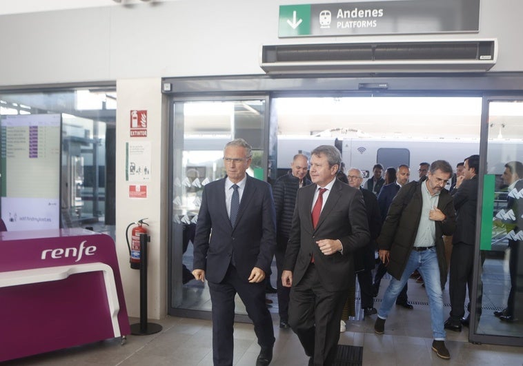 El delegado del Gobierno, Quintana, y el secretario de Estado, Santano, a su llegada a Cáceres.