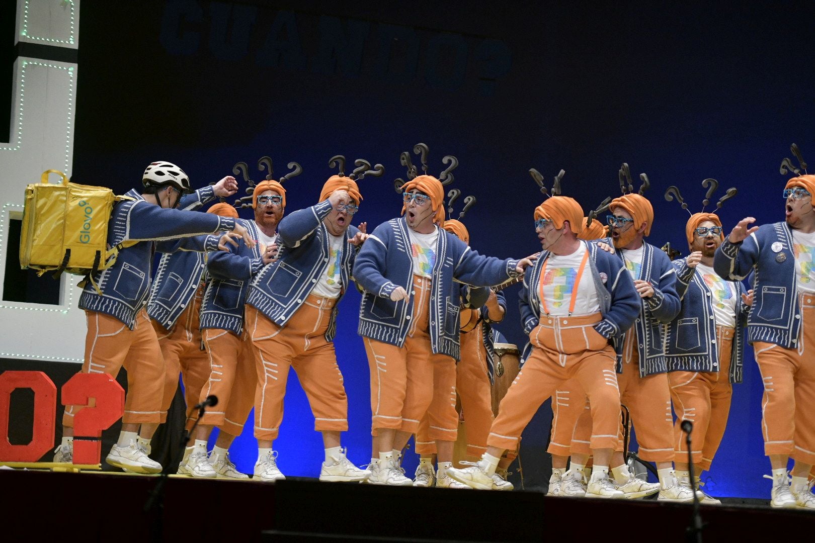 Actuación de la murga Pa 4 días el segundo día de preliminares del Concurso de Murgas del Carnaval de Badajoz 2025. 