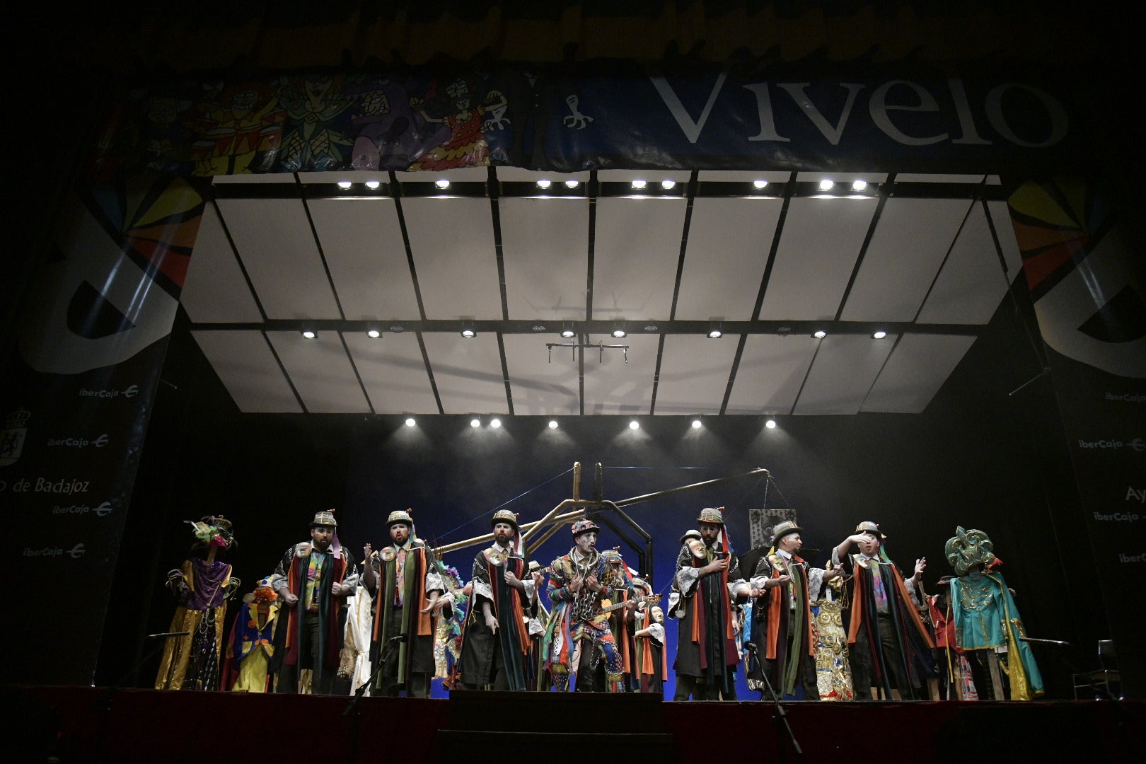 Actuación de la murga Se mace tarde el segundo día de preliminares del Concurso de Murgas del Carnaval de Badajoz 2025. 