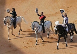 Los rejoneadores Diego Ventura, a la izquierda, Rui Fernandes, en el centro, y Leonardo Hernández, a la derecha.