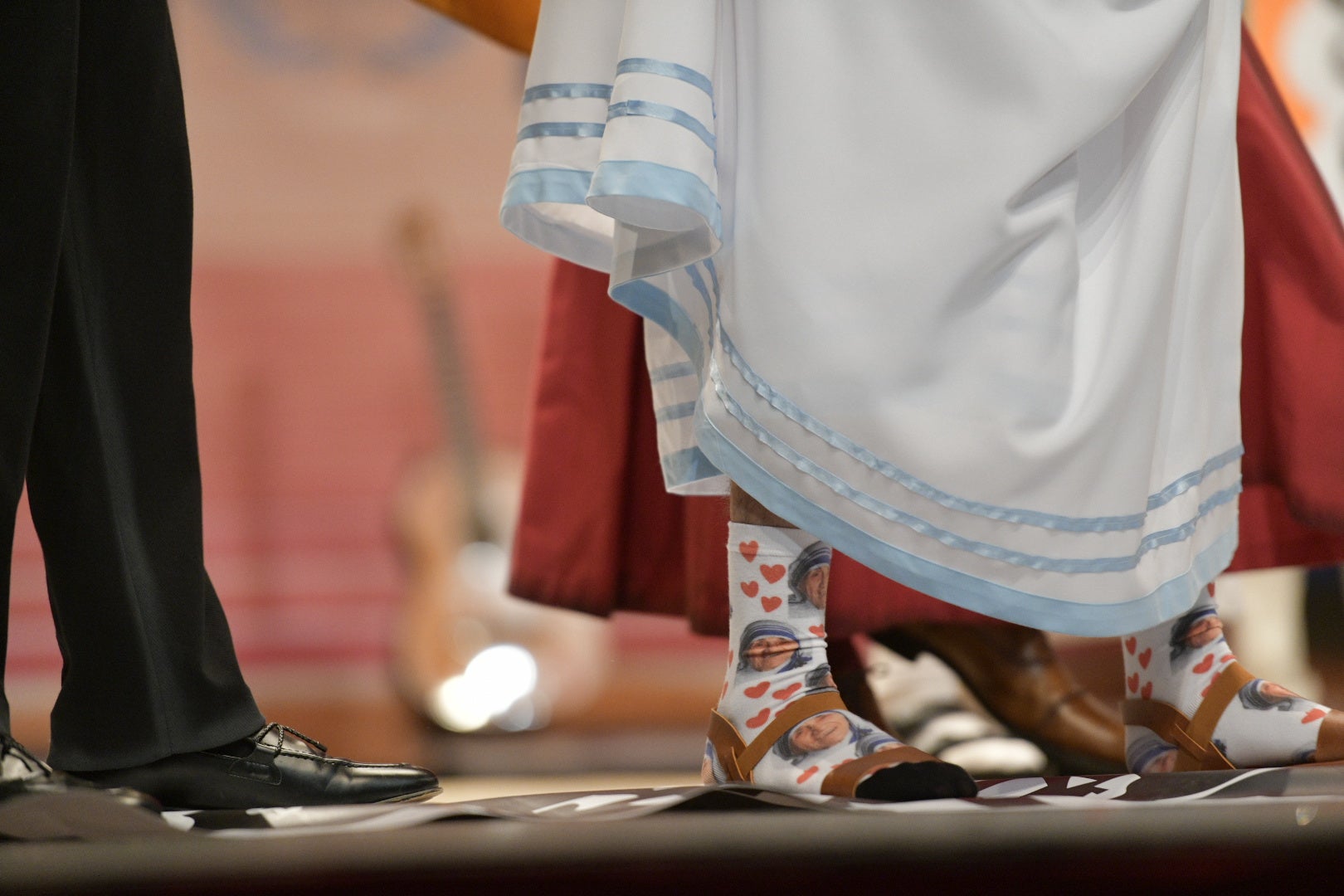 Actuación de la murga Los escusaos el segundo día de preliminares del Concurso de Murgas del Carnaval de Badajoz 2025. 