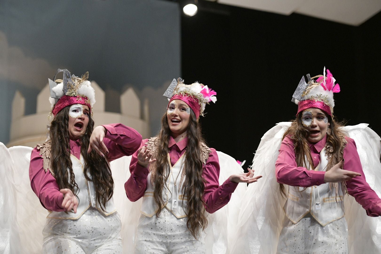 Actuación de Los Mini-Folk en el cuarto y último día de preliminares del Concurso de Murgas del Carnaval de Badajoz 2025. 