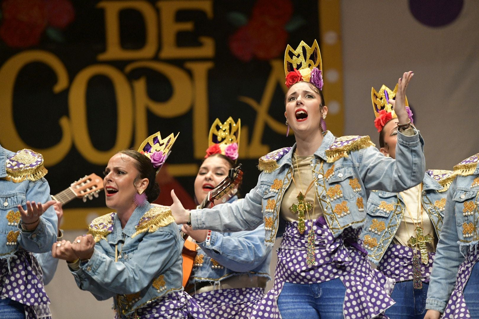 Actuación de Murguer Queen el cuarto y último día de preliminares del Concurso de Murgas del Carnaval de Badajoz 2025. 