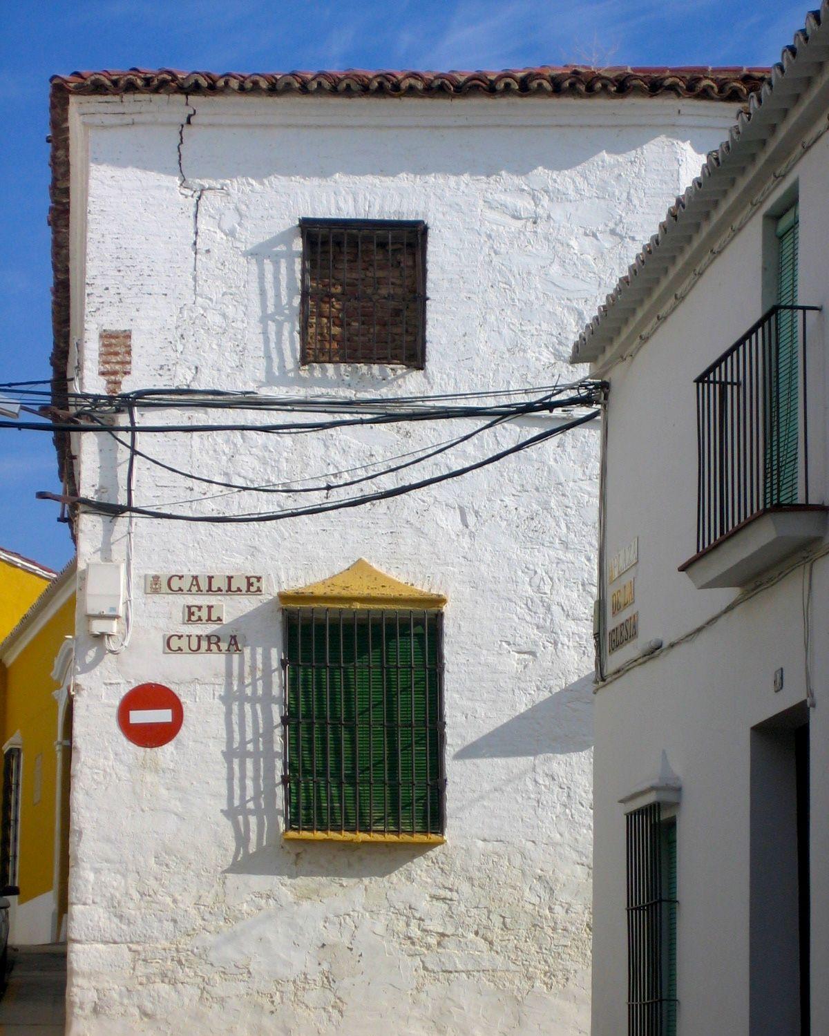 Calle El Cura, en Ribera del Fresno.