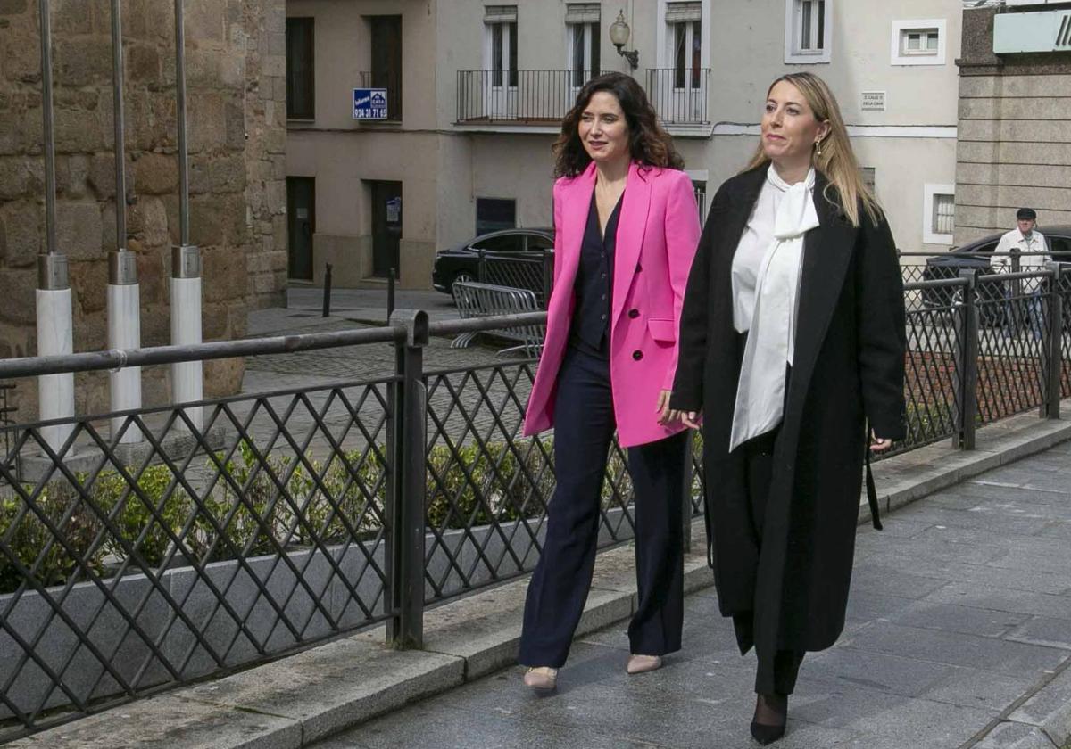 La presidenta madrileña, Isabel Díaz Ayuso, María Guardiola, presidenta de la Junta, en su encuentro este lunes en Mérida.