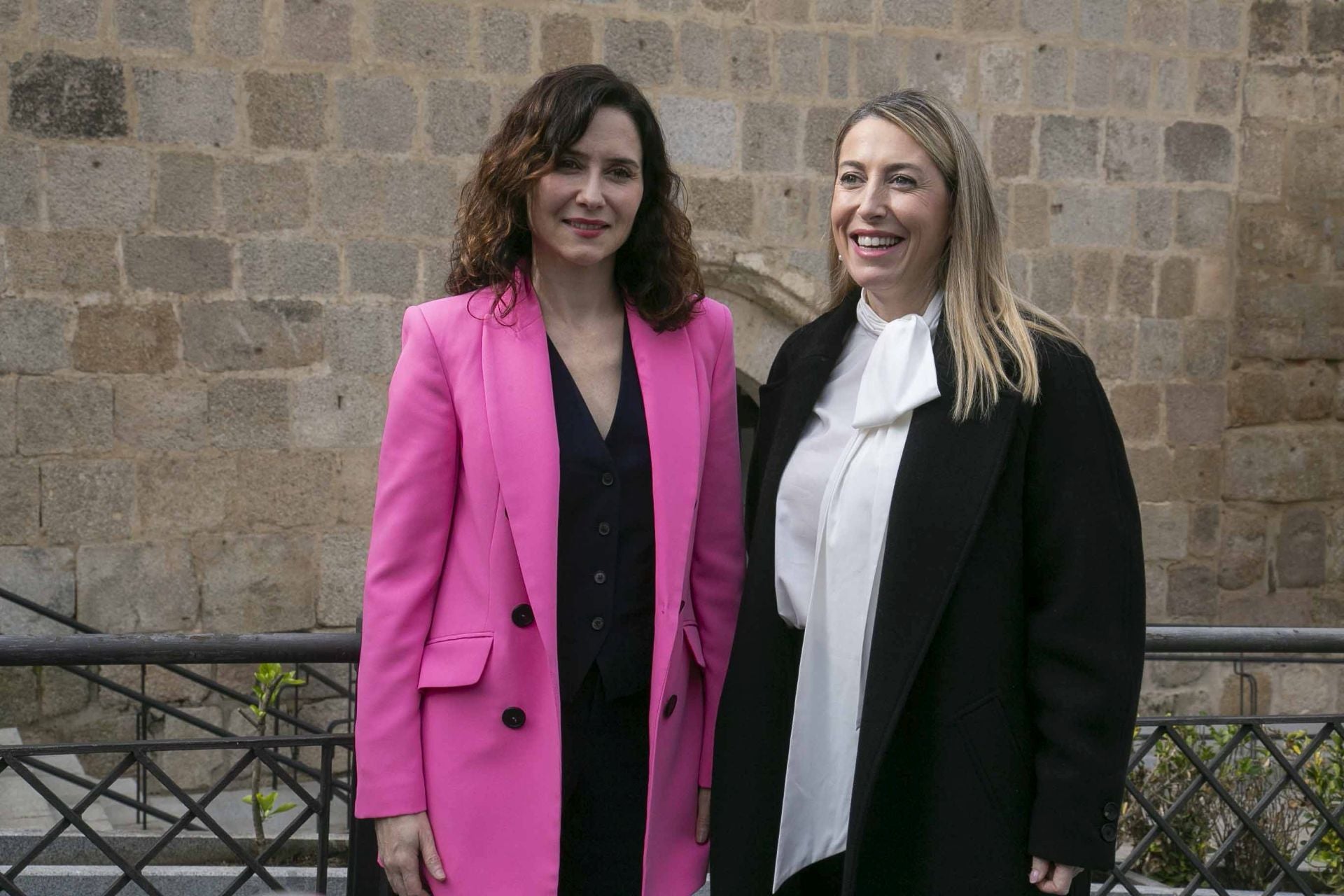 El encuentro de María Guardiola e Isabel Díaz Ayuso en Mérida, en imágenes