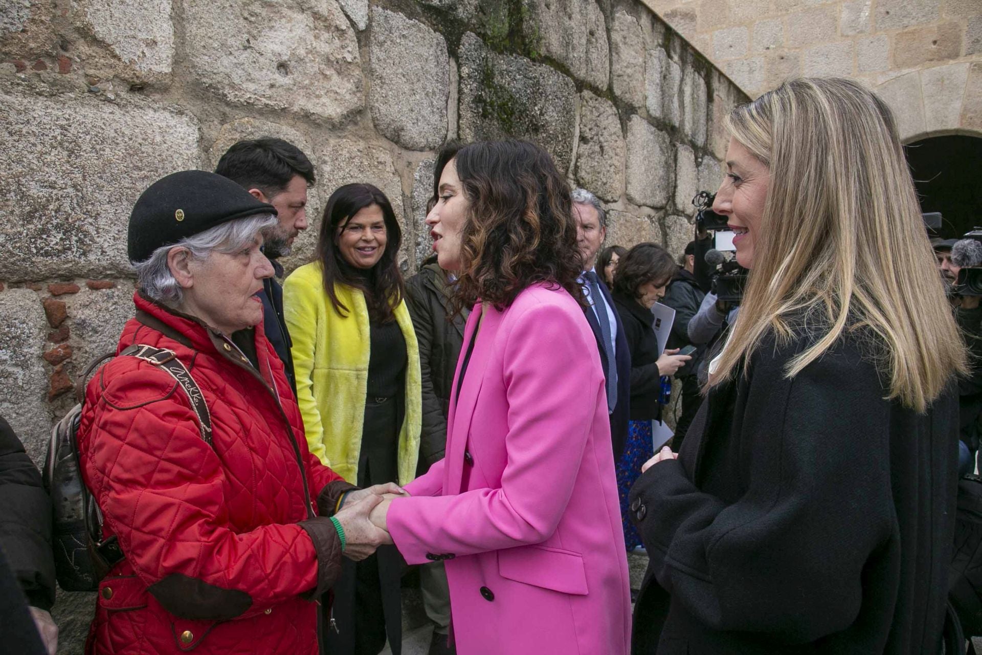 El encuentro de María Guardiola e Isabel Díaz Ayuso en Mérida, en imágenes