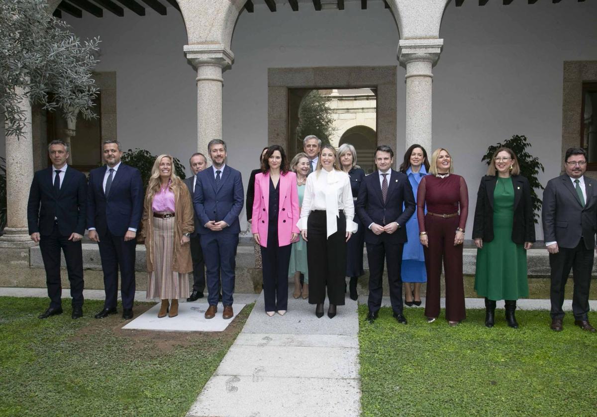 El encuentro de María Guardiola e Isabel Díaz Ayuso en Mérida, en imágenes