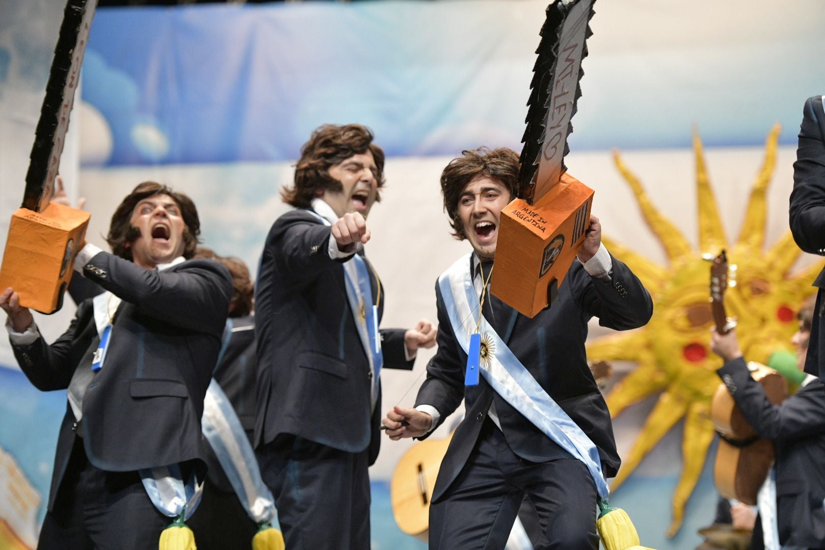 Actuación de De Tururta Madre en la primera semifinal del Concurso de Murgas del Carnaval de Badajoz 2025. 