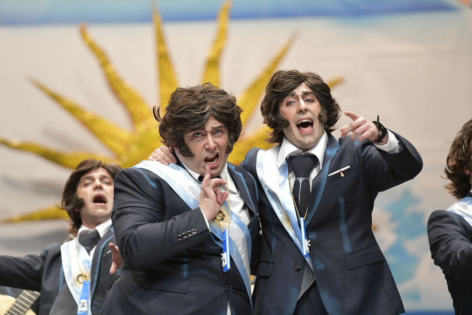 Actuación de De Tururta Madre en la primera semifinal del Concurso de Murgas del Carnaval de Badajoz 2025. 