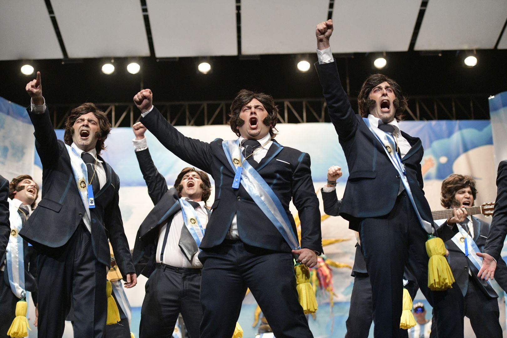 Actuación de De Tururta Madre en la primera semifinal del Concurso de Murgas del Carnaval de Badajoz 2025. 