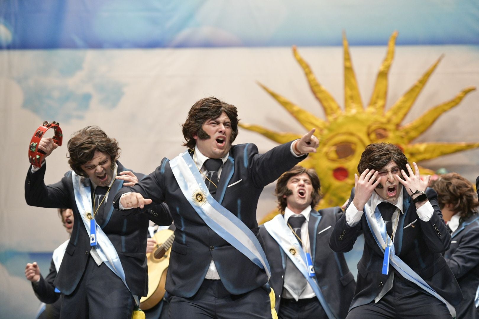 Actuación de De Tururta Madre en la primera semifinal del Concurso de Murgas del Carnaval de Badajoz 2025. 