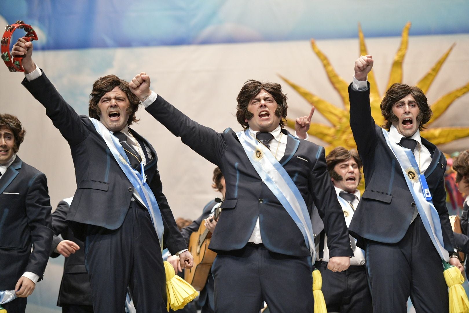 Actuación de De Tururta Madre en la primera semifinal del Concurso de Murgas del Carnaval de Badajoz 2025. 