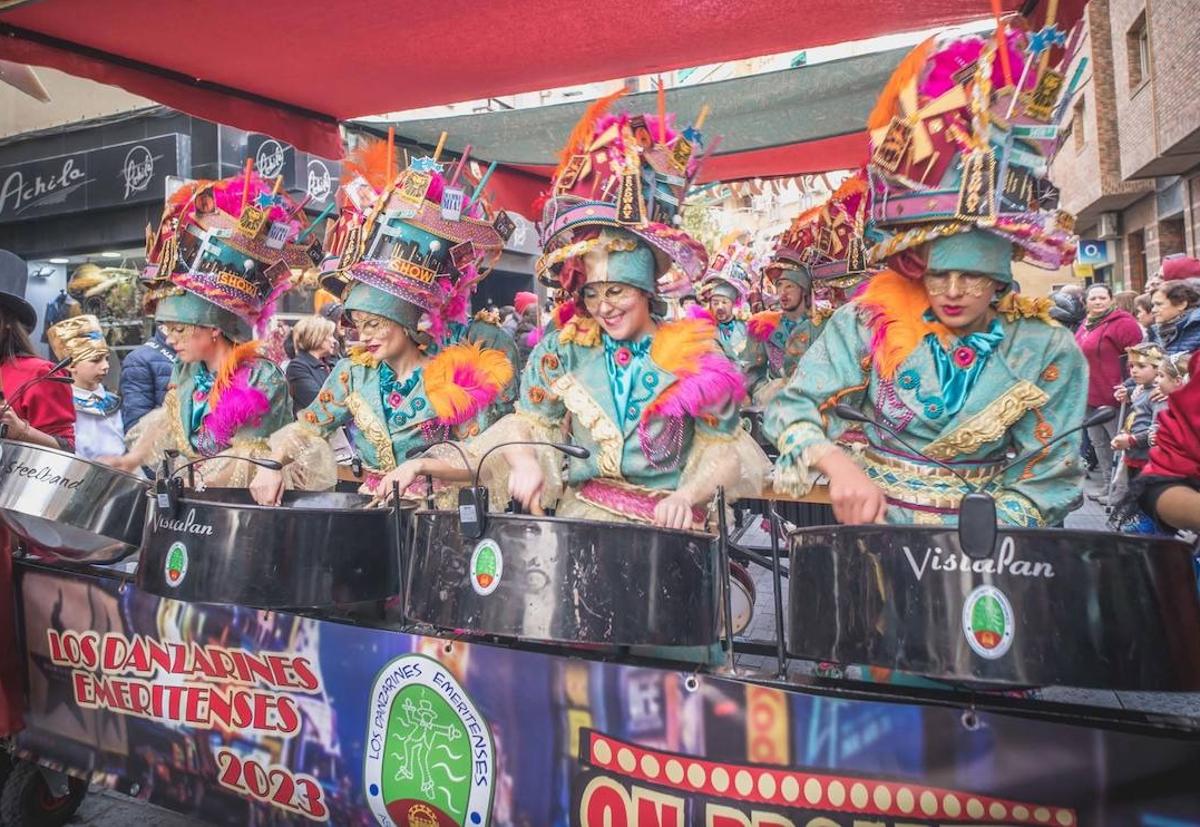 Imagen de una edición pasada del desfile del Carnaval Romano de Mérida.