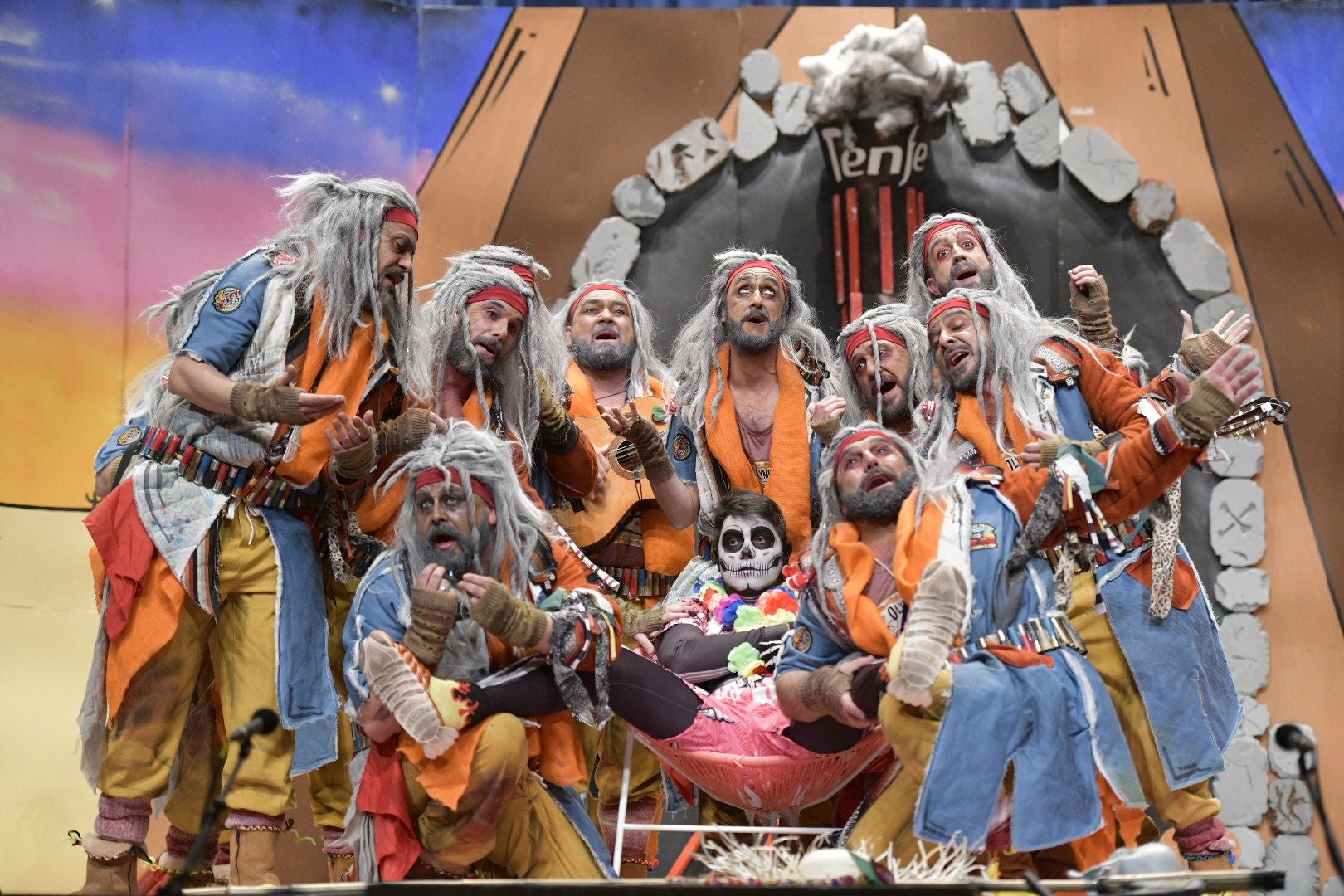 Actuación de Yo no salgo en la primera semifinal del Concurso de Murgas del Carnaval de Badajoz 2025. 
