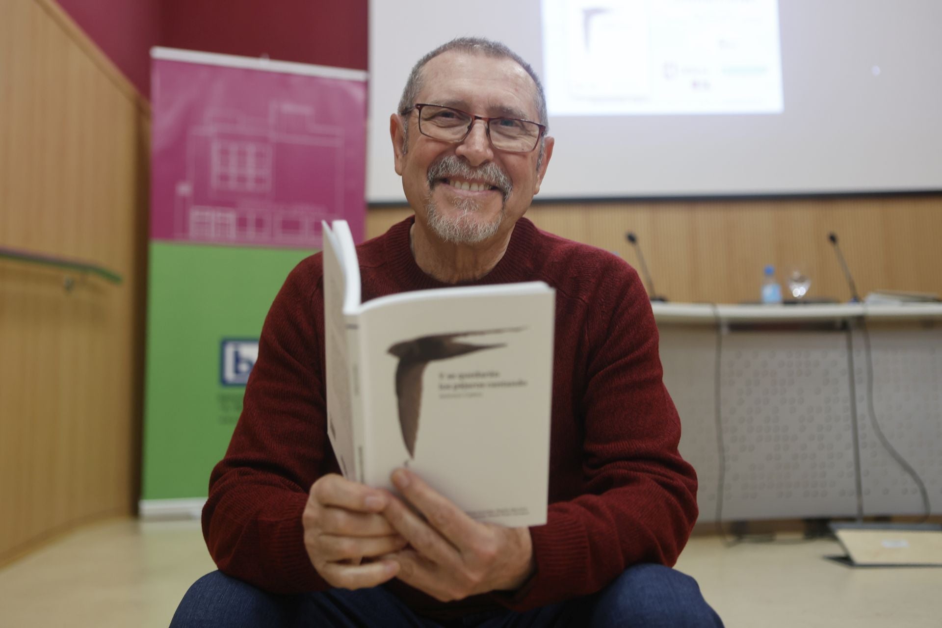 Presentación de 'Y se quedarán los pájaros cantando', del escritor pacense Antonio Castro.