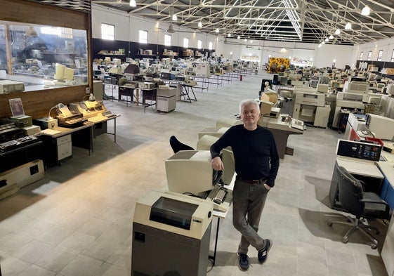 Carlos Izquierdo, en su Museo. Ocupa una nave de 1.400 metros cuadrados.