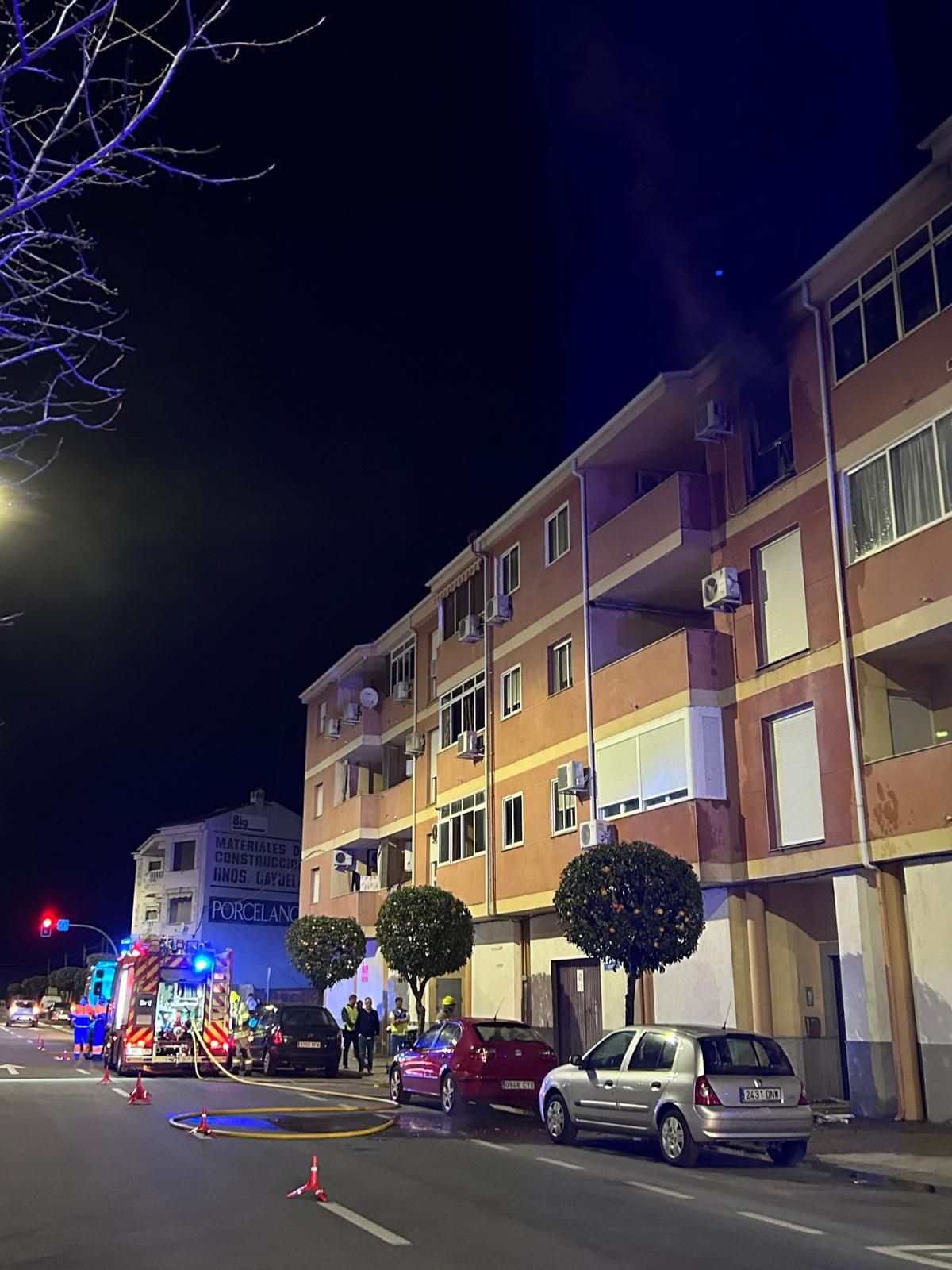 Imágenes del incendio en el que ha perdido la vida un hombre en Moraleja