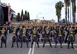 El desfile de comparsas de este sábado en el Carnaval de Badajoz 2025, en imágenes