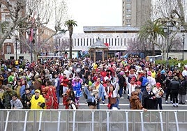 Parque de San Francisco este sábado a la hora de comer.