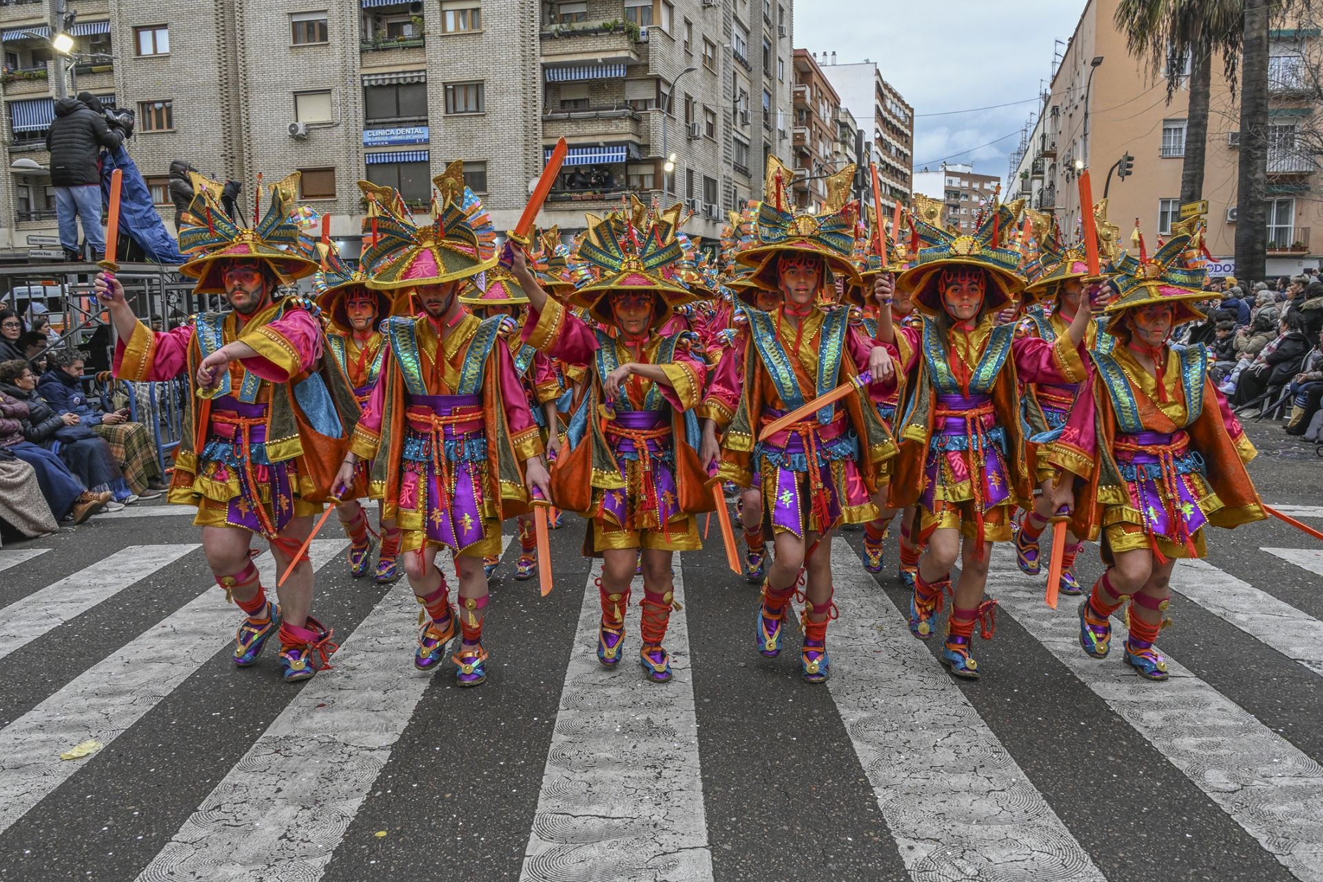 La comparsa ganadora del Gran Desfile del Carnaval de Badajoz, en imágenes