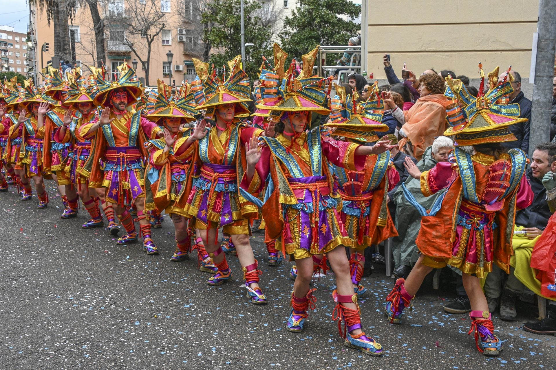 La comparsa ganadora del Gran Desfile del Carnaval de Badajoz, en imágenes